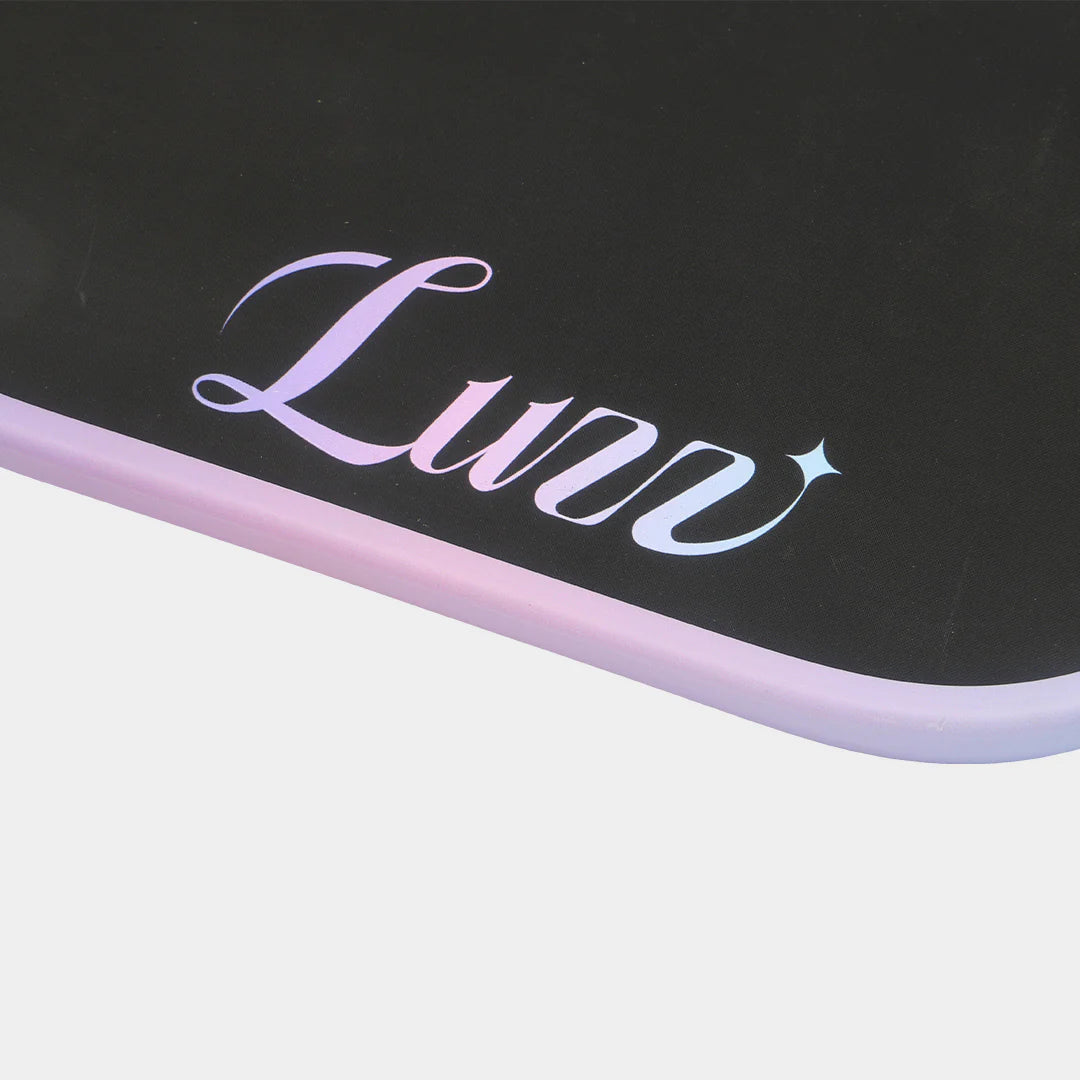 Product with 'Luzz' branding on a black and pink background